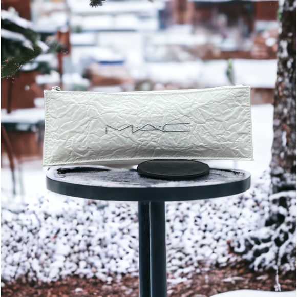 HP 🫶🏻MAC HOLIDAY 2023 LE Cosmetics Bag - Picture 4 of 10